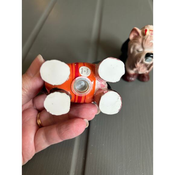 Magnetic Kissing Terrier Pups Salt And Pepper Shakers - Picture 4 of 5